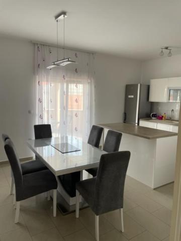 Apartman Visic 1692 คาชเตลา ภายนอก รูปภาพ