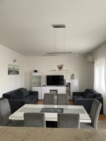 Apartman Visic 1692 คาชเตลา ภายนอก รูปภาพ